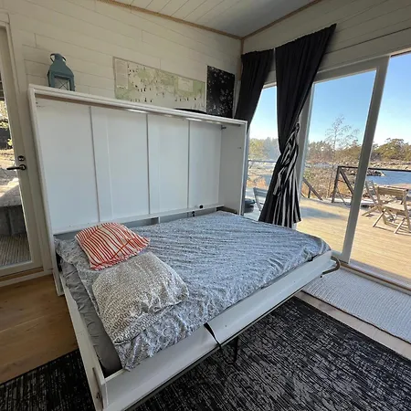 بيت خشبي Saunamoekki Saaressa