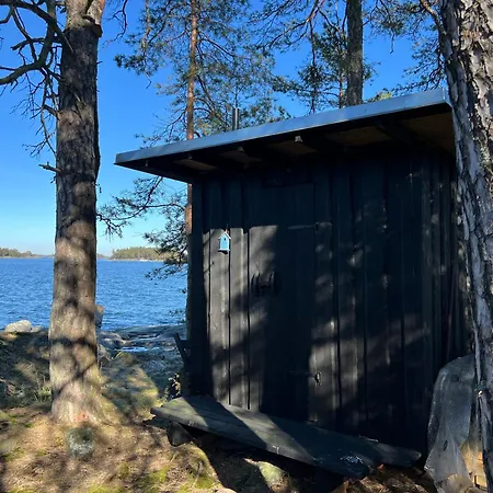 Saunamoekki Saaressa بيت خشبي