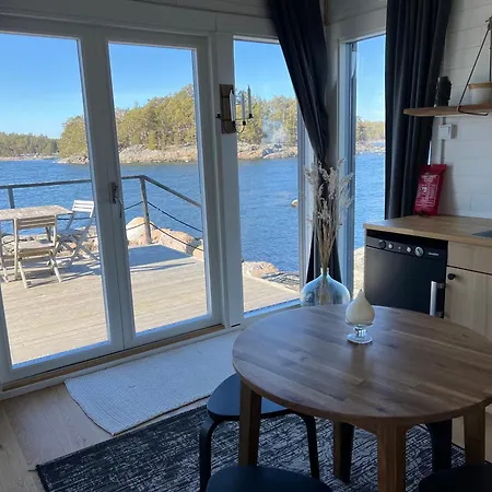 بيت خشبي Saunamoekki Saaressa *