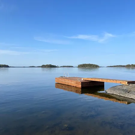 Lodge Saunamoekki Saaressa