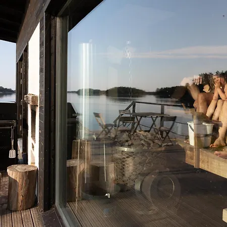 بيت خشبي Saunamoekki Saaressa *