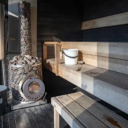 بيت خشبي Saunamoekki Saaressa *