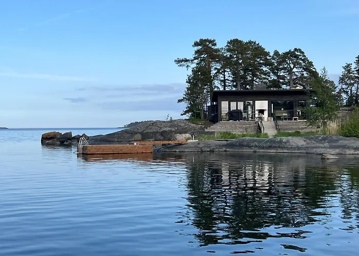 Lodge Saunamoekki Saaressa *